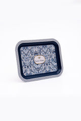 Mavi beyaz desenli, ortasında 'Sweet Home' yazan dekoratif tepsi