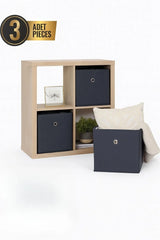 Ahşap raf içinde 3 siyah kumaş kutu, bir kutuda yastık ve battaniye ile dekoratif ev eşyaları