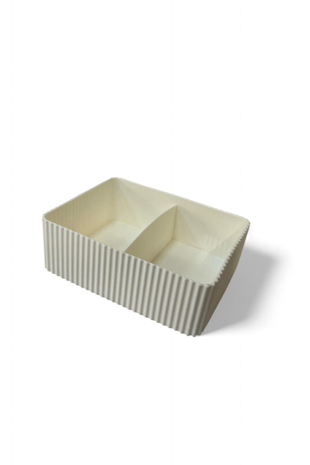 Beyaz plastik, iki bölmeli oluklu dikdörtgen düzenleyici kutu