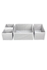 Gri beyaz çizgili dört farklı boyutta dikdörtgen saklama kutusu