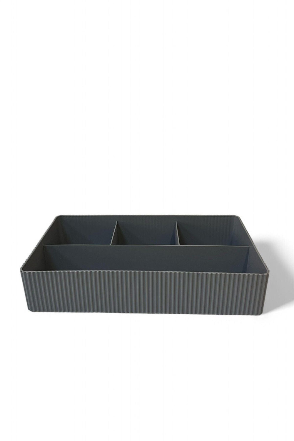 Koyu gri renkli, dört bölmeli plastik masaüstü düzenleyici kutu