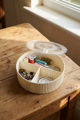 Kapaklı Yuvarlak Bölmeli Dikiş Kutusu Organizer 19 cm Çap 6 cm Yükseklik "Beyaz"