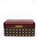 Kahverengi kapaklı, geometrik desenli dekoratif dikdörtgen kutu
