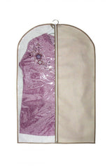 Şeffaf ve çizgili kumaş giysi kılıfında asılı nakışlı mor elbise