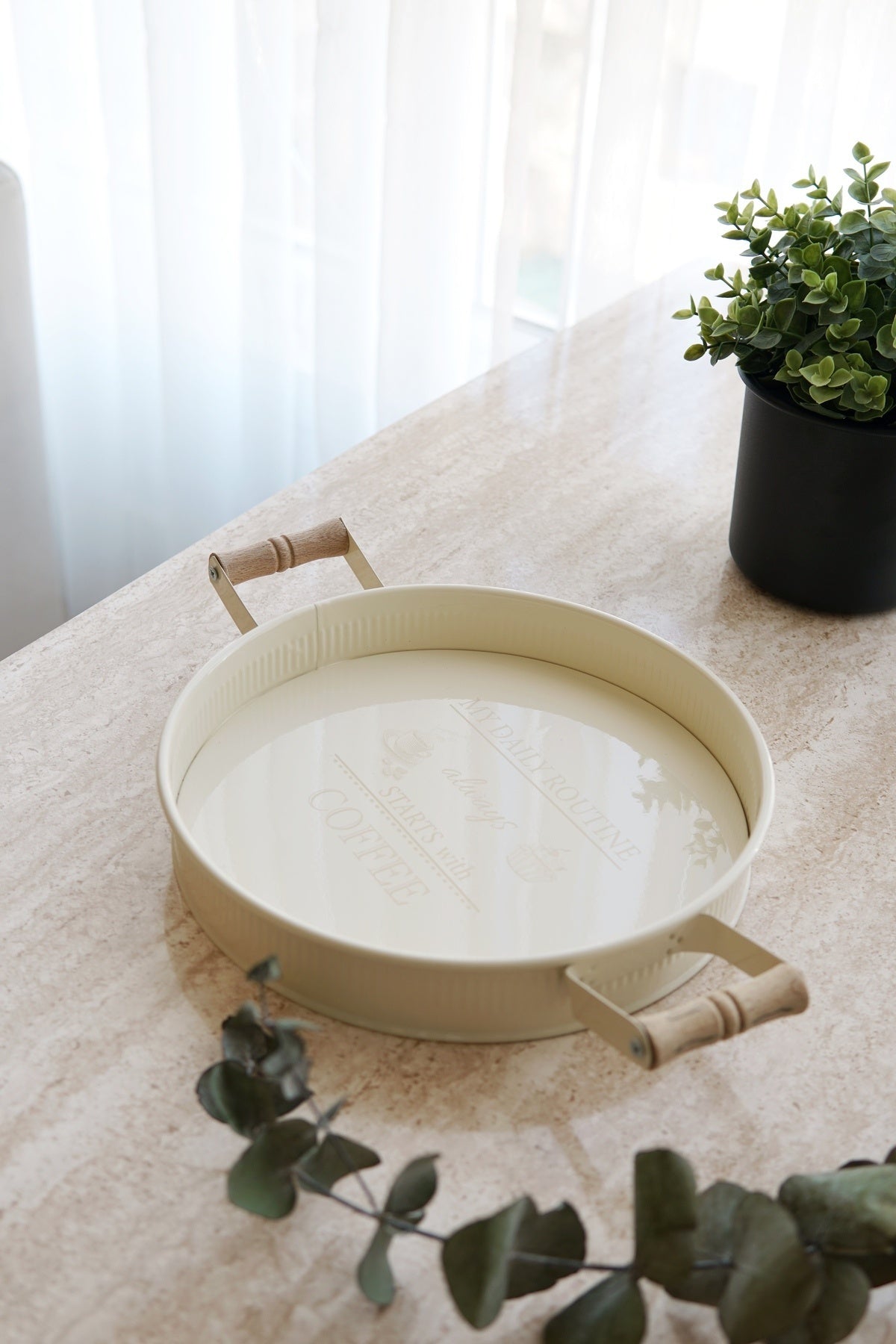 Ahşap Kulplu Yuvarlak Metal Tepsi, Servis ve Sunum Tepsisi 26 cm