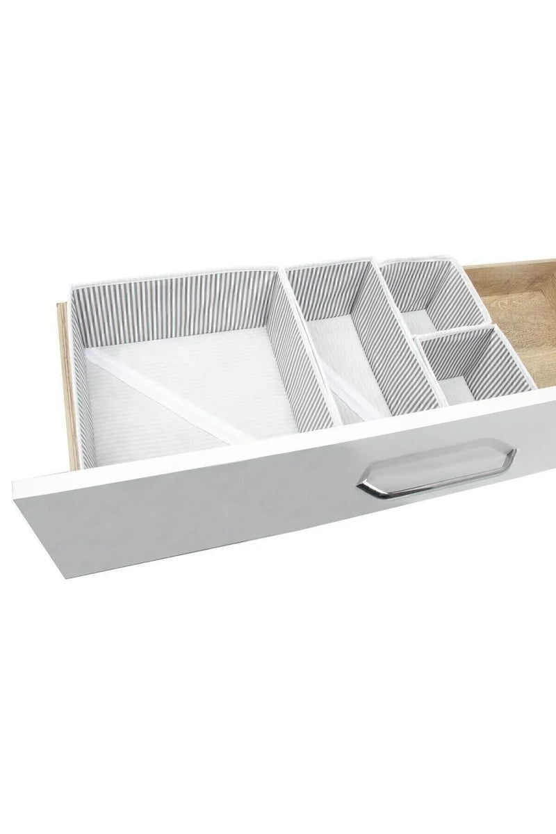 Çekmece içinde gri beyaz çizgili kumaş bölmeli organizer düzenleyici
