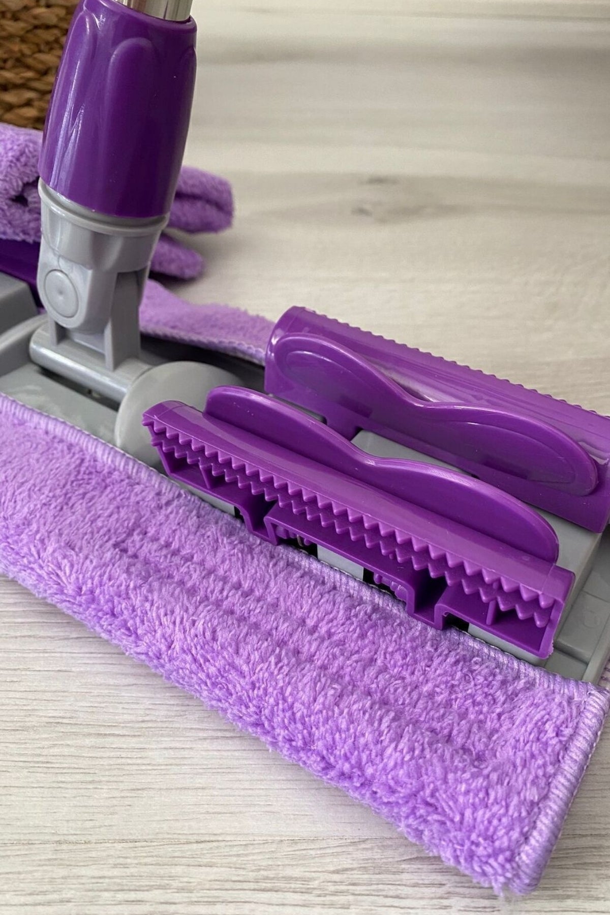 (+1 Yedek Bez Hediyeli) Teleskopik Saplı Mandallı Mikrofiber Yer Fayans Duvar Temizlik Mopu