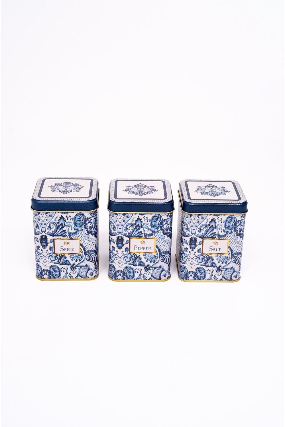 Mavi beyaz desenli baharat kutuları, üzerinde Spice, Pepper ve Salt yazılı