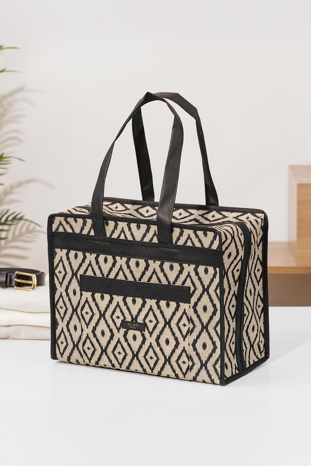Siyah-beyaz geometrik desenli bohem çok amaçlı seyahat çantası