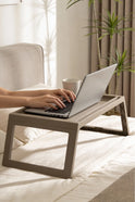 Katlanabilir Yatak Üstü Keyif Sehpası – Laptop & Kahvaltı Sehpası 56×36 cm "Toprak"